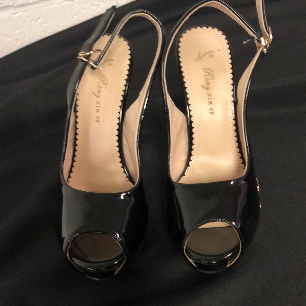 Women Heels - Picture 2 of 3